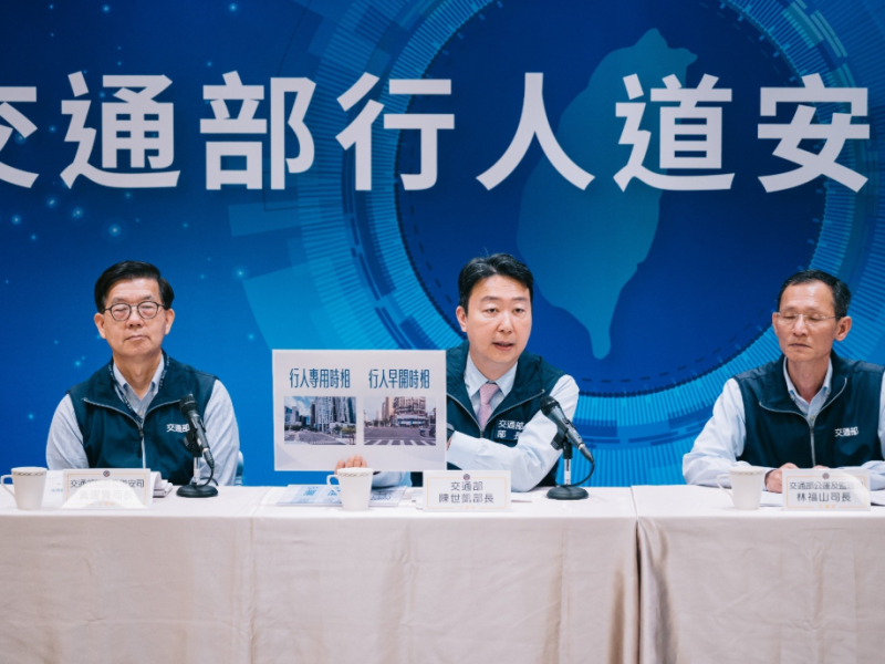 行人死亡降幅達標 力推「行人專用」、「早開時相」
